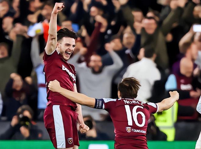 为什么外野传球中的弹跳传球比直接空投更有利于捕手进行触杀