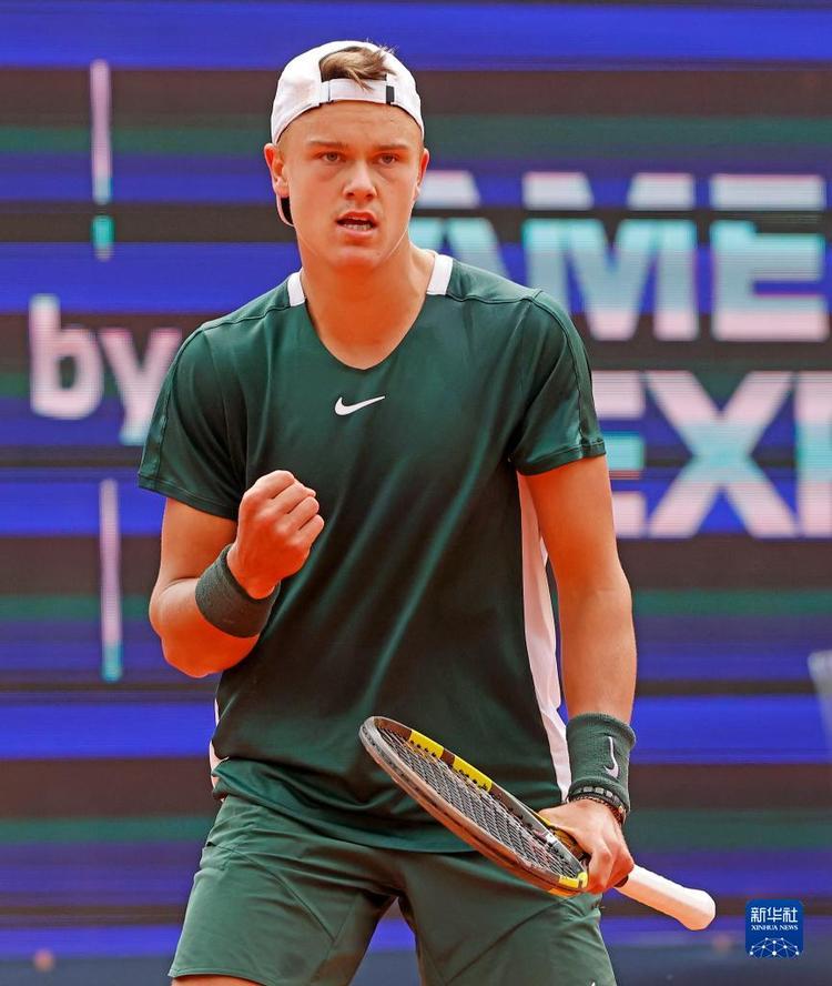 在村里的露 在村里的露